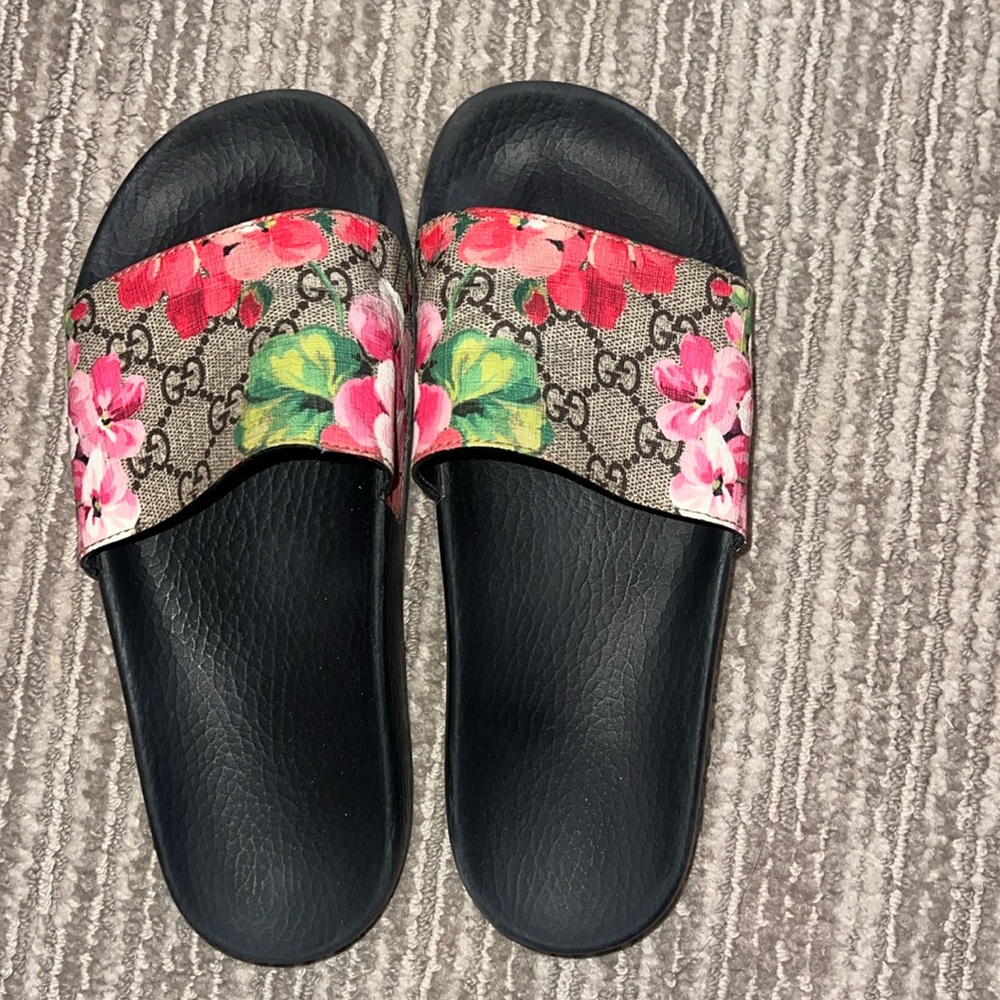 Gucci Flops size 8